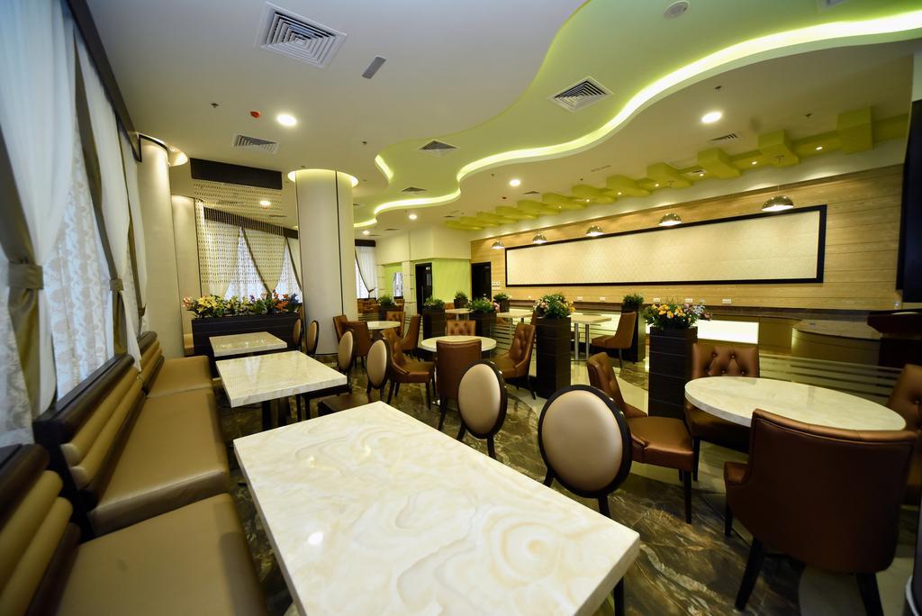Alain Hotel Ajman Bagian luar foto